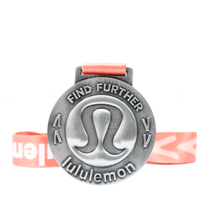 FIND FURTHER LULULEMON เหรียญรางวัลซิงค์อัลลอยโลหะ สีชุบรมดำ